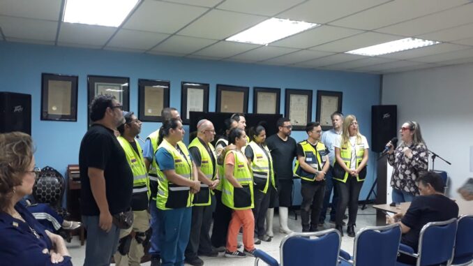 Rescatistas reciben homenaje tras intensa labor en La Guaira